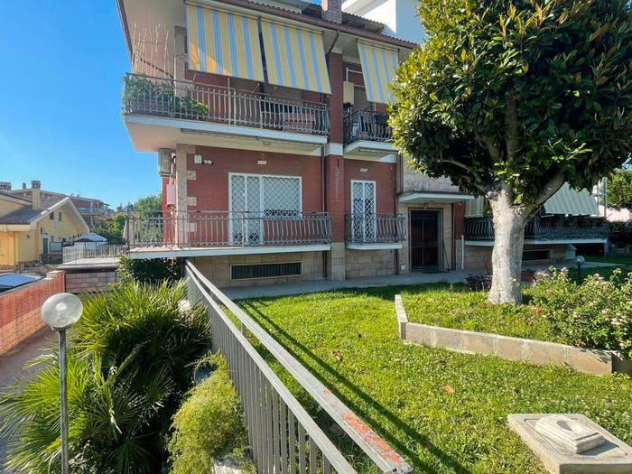 Appartamento quadrilocale in vendita in Via Jenne, Setteville Nord, Guidonia Montecelio
