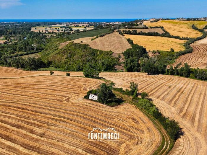 Casa con 6 locali in vendita in Caminate, Fano