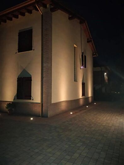 Casa con 5 locali in vendita in Camposanto