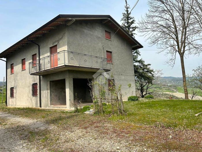 Casa quadrilocale in vendita in Via Fondovalle Vecchia, Pavullo nel Frignano