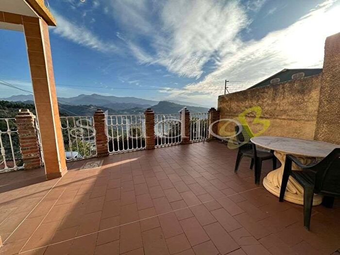 Casa con 6 locali in vendita in Strada San Giacomo snc, San Giacomo, Camporosso