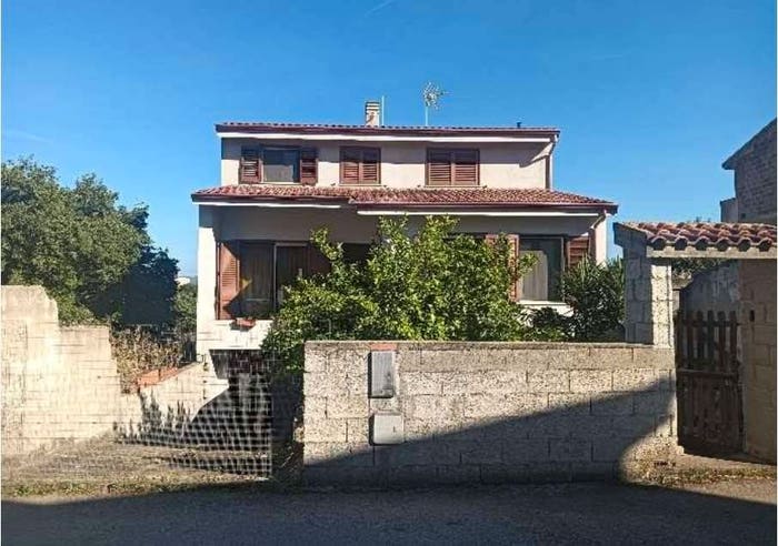 Casa con 6 locali in vendita in Via Mannu, Centro, Abbasanta