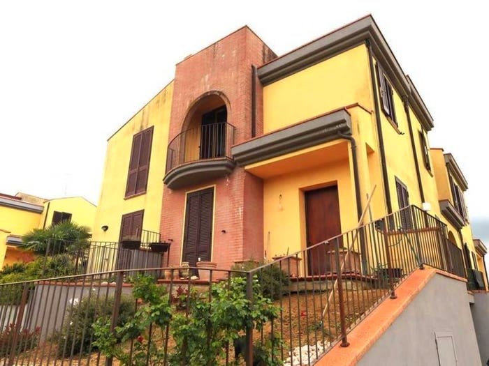 Casa con 6 locali in vendita in Via Aosta, Montepulciano