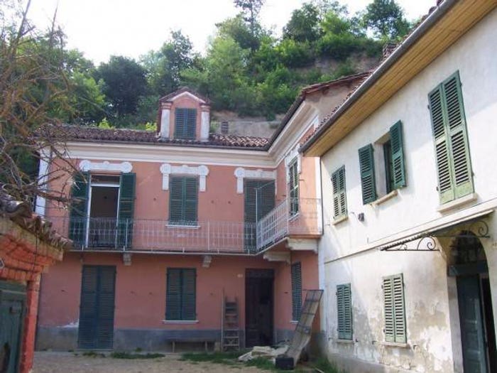 Casa con 6 locali in vendita in Borgo Villa Il Poggio, Incisa Scapaccino