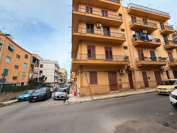 Appartamento con 6 locali in vendita in Via Calogero Carà, Centro, Bagheria