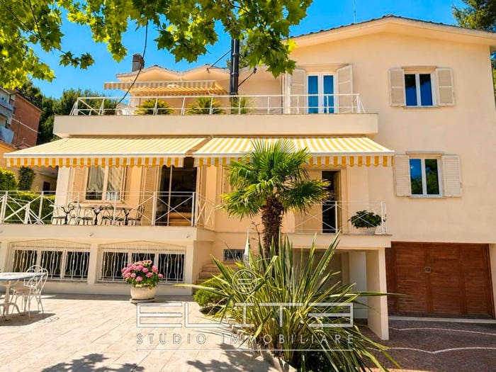 Casa con 6 locali in vendita in VIA GIACOMO MATTEOTTI, Centro, Falconara Marittima