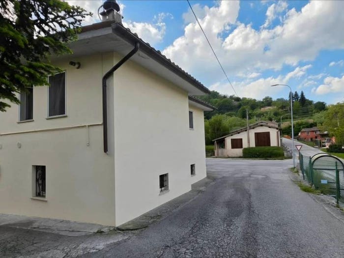 Casa con 6 locali in vendita in Gagliole