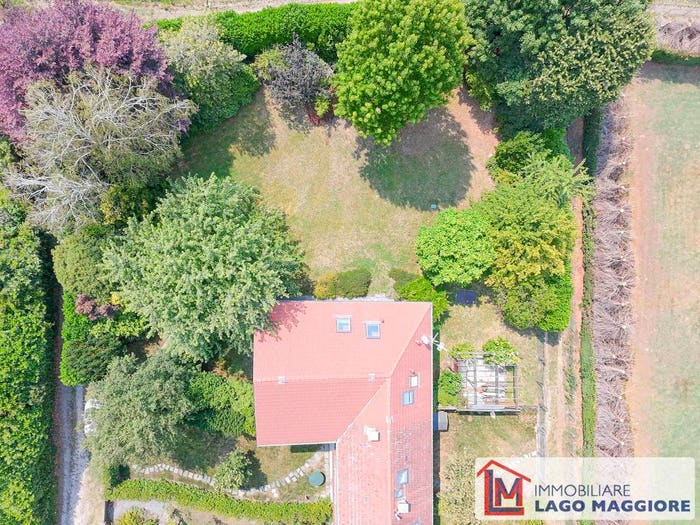 Casa con 6 locali in vendita in Via Monzeglio, Ispra