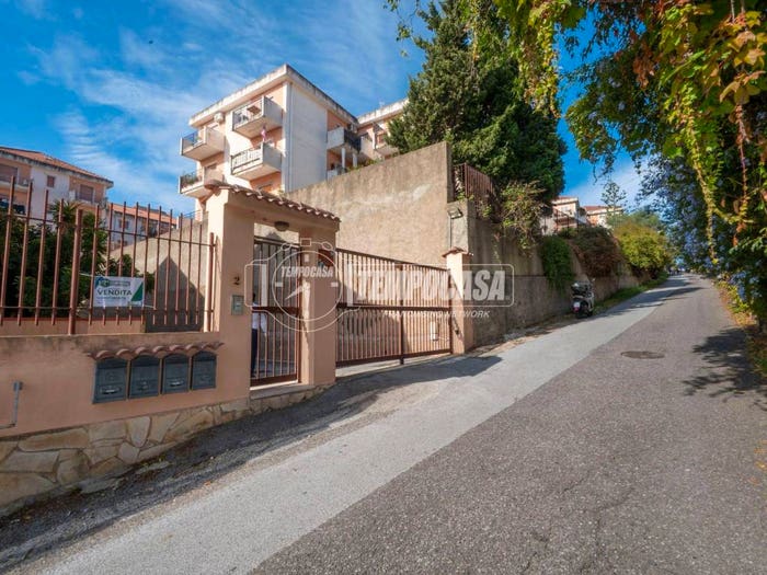 Casa con 6 locali in vendita in Via Giovanni Guttarolo, Faro Superiore Sperone, Messina