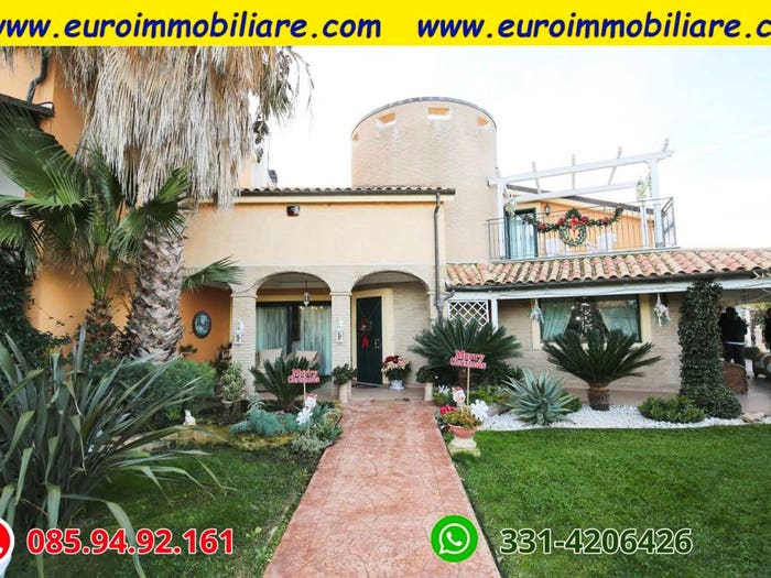 Casa con 6 locali in vendita in Via Torre Cerrano, Pineto