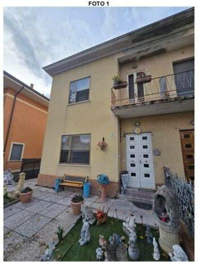 Casa quadrilocale in vendita in Via Marecchiese, Via Dario Campana, Rimini