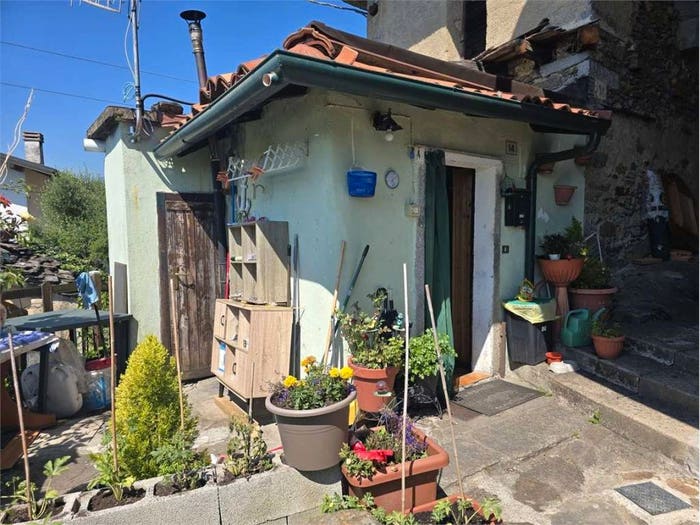 Casa bilocale in vendita in Via Giuseppe Mazzini, Ungiasca, Cossogno