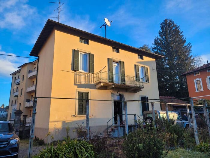 Casa bilocale in vendita in Viale delle Vittorie, Centro, Malnate