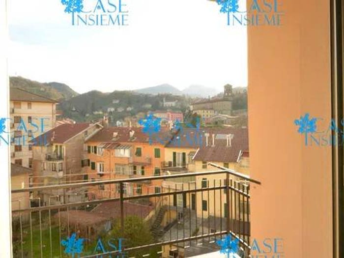 Appartamento quadrilocale in vendita in Via Martiri, Centro, Masone