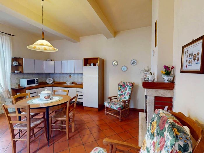 Casa con 6 locali in vendita in via Bertolini, Centro, Camporgiano