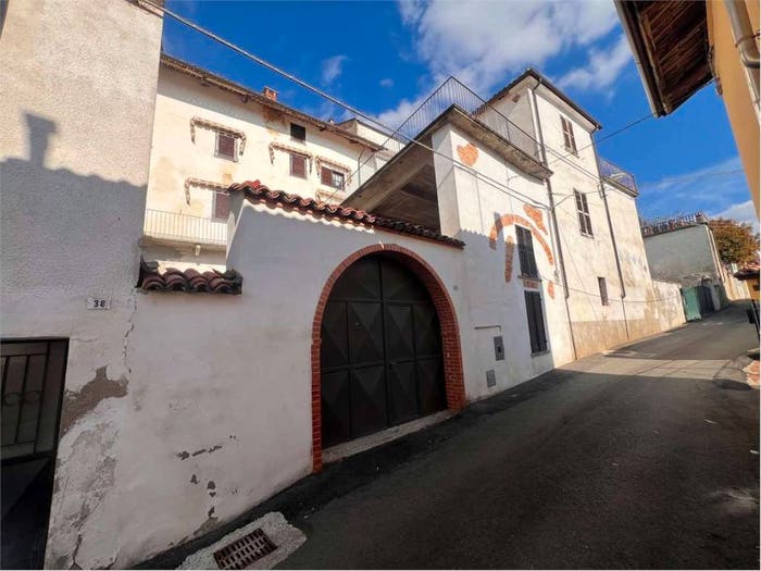 Casa con 6 locali in vendita in Via piesenzana, Centro, Montechiaro d'Asti