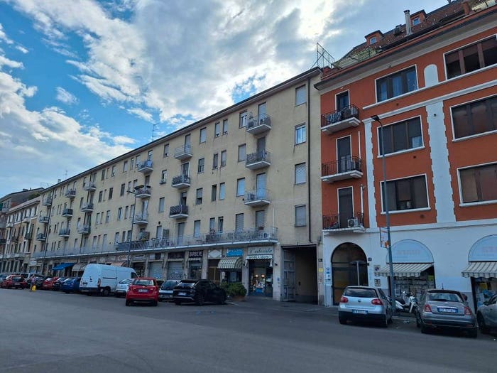 Appartamento trilocale in vendita in Via Biella, Famagosta, Milano