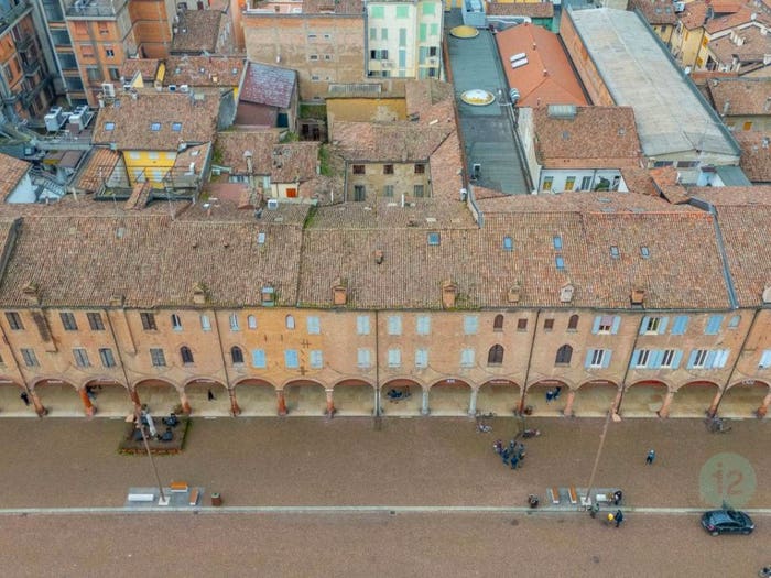 Casa con 6 locali in vendita in PIAZZA MARTIRI, Centro Storico, Carpi