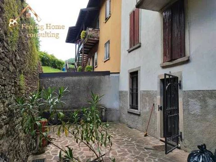 Casa con 6 locali in vendita in Via A Stoppani, Ponte Giurino, Berbenno