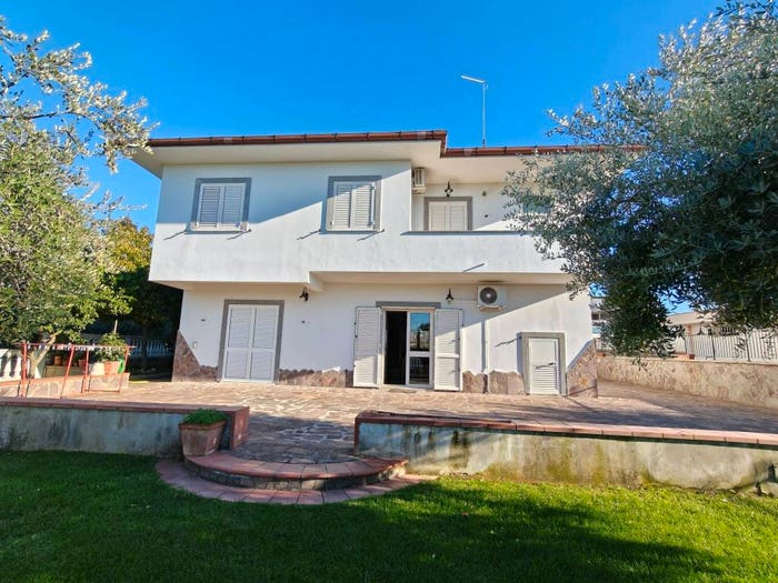 Casa con 6 locali in vendita in Via Cervino, Vallelata, Aprilia