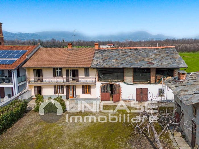 Casa con 6 locali in vendita in Via San Michele, CampiglioneFenile