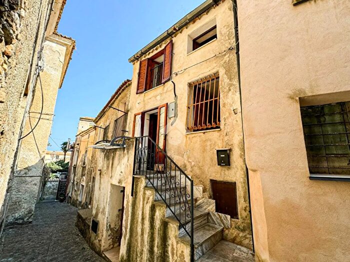 Casa bilocale in vendita in Vicolo Piazza del Popolo, Fiumefreddo Bruzio