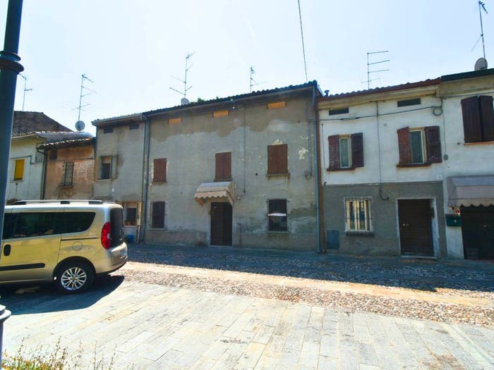 Casa con 5 locali in vendita in Piazza Felice Cavallotti, Centro, Gualtieri