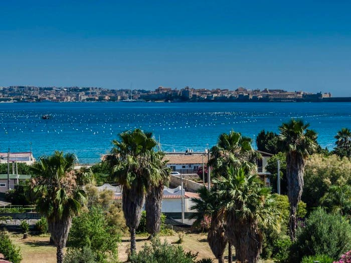Casa con 6 locali in vendita in Via La Maddalena, Isola, Siracusa