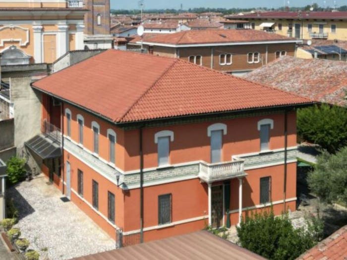 Casa con 6 locali in vendita in Via Vittorio Veneto, Centro, Verolavecchia