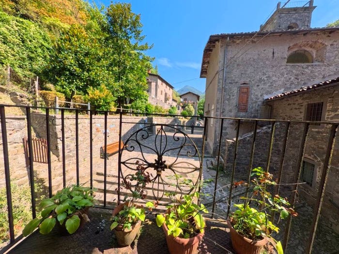 Casa con 6 locali in vendita in Castiglione di Garfagnana