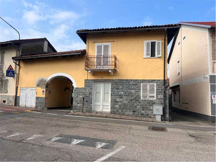 Casa con 6 locali in vendita in Via Roma, Berzano di San Pietro