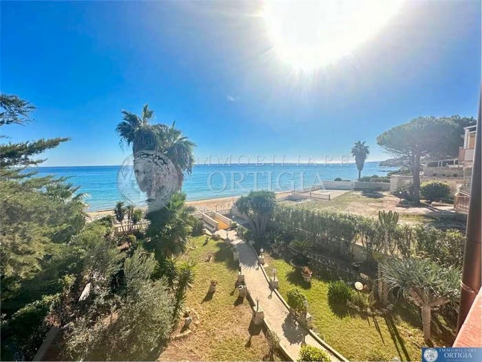 Casa con 6 locali in vendita in Via Chiusa Di Carlo No Number, Gallina, Avola