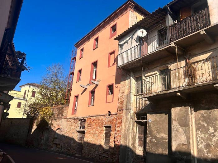 Casa con 6 locali in vendita in Via Vittorio Alfieri, Centro, Castagnole delle Lanze