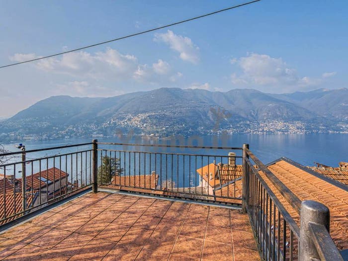 Casa con 6 locali in vendita in Frazione Capovico, Blevio
