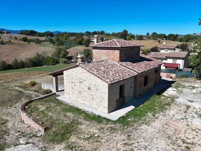 Casa con 6 locali in vendita in Vocabolo San Quirico, Avigliano Umbro