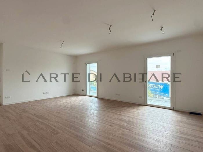 Casa con 6 locali in vendita in Via Crosariole, Trebaseleghe