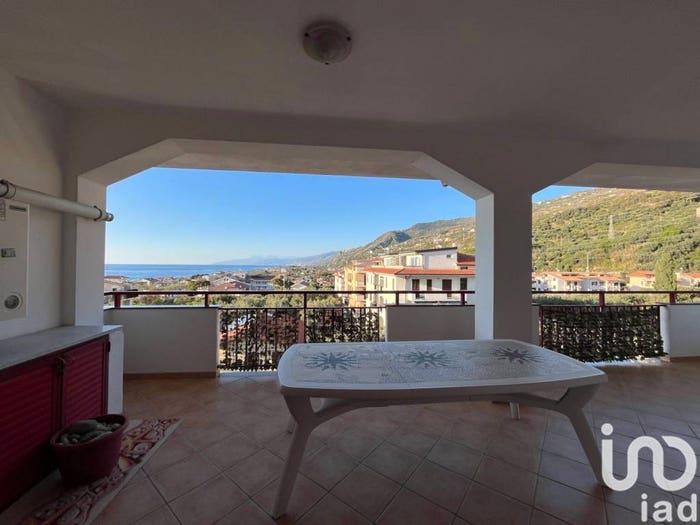 Appartamento con 6 locali in vendita in Localit  Acquavona, Longobardi