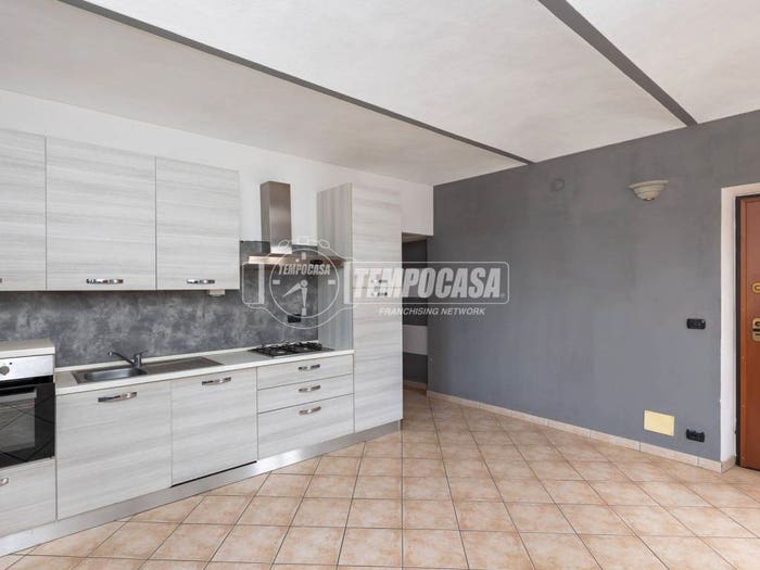 Appartamento trilocale in vendita in Via Vittorio Veneto, Centro, Valfenera