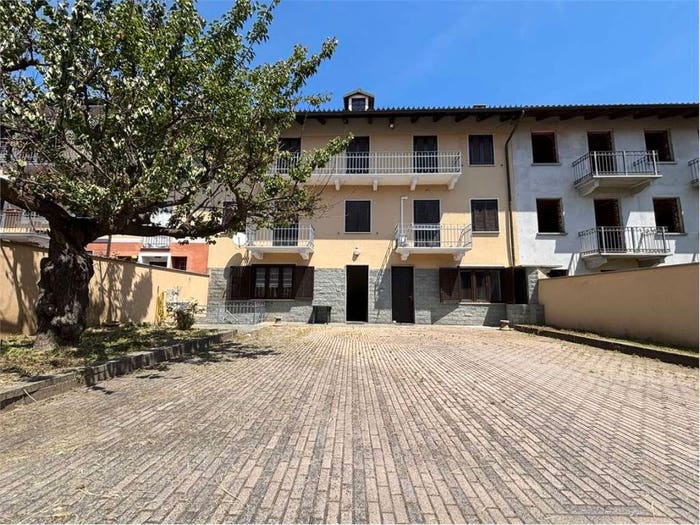 Casa con 6 locali in vendita in Vicolo Bertone, Cambiano