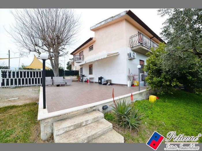 Appartamento trilocale in vendita in via dello Spalviero, Fondi