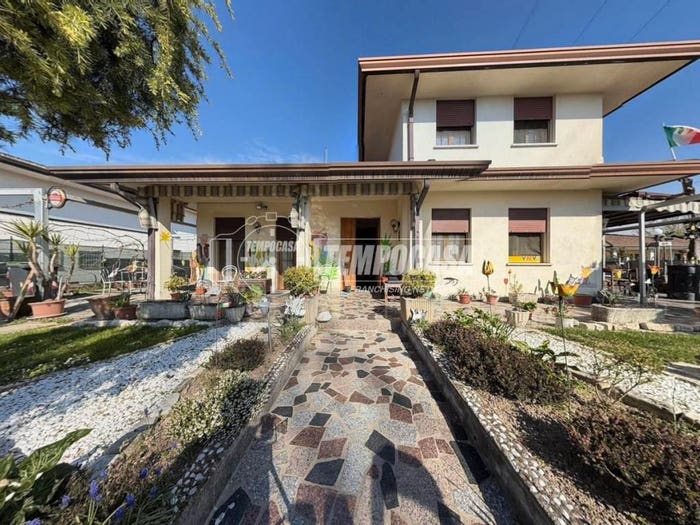 Casa con 5 locali in vendita in Via Giacomo Puccini, Centro, Abano Terme