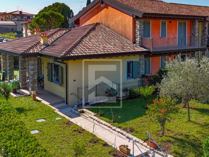 Casa con 5 locali in vendita in Via XXV Aprile, Moniga del Garda