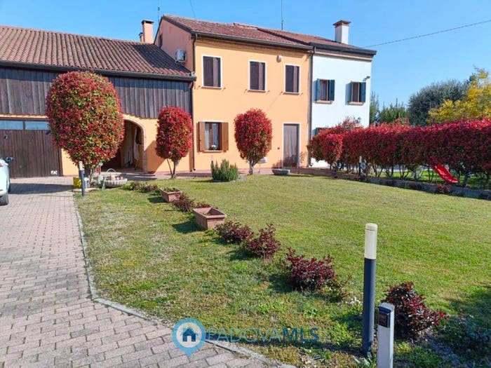 Casa con 6 locali in vendita in Via Ca' Ferrante, Casalserugo