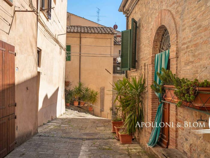 Appartamento con 5 locali in vendita in Piazza Giuseppe Garibaldi, Centro, Cetona