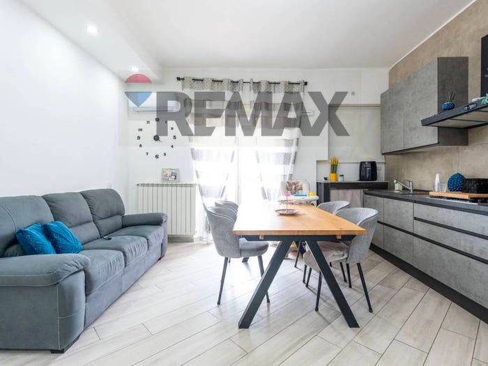 Appartamento quadrilocale in vendita in Viale Principe Umberto, Centro, Caltagirone