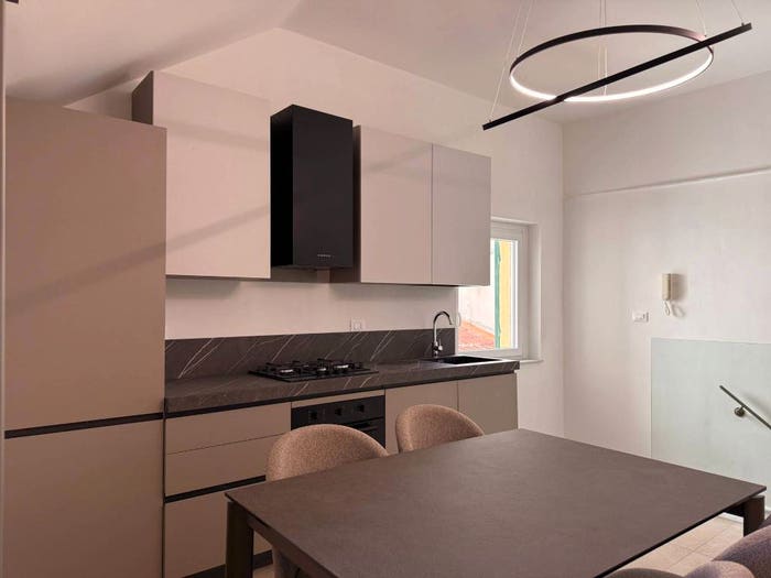 Appartamento trilocale in vendita in Via Alessandro Volta, Centro, Alassio