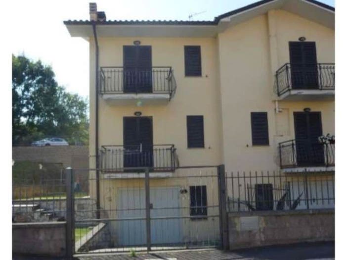 Appartamento con 6 locali in vendita in Via Ilaria Alpi, Acquapendente