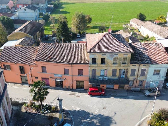 Casa con 6 locali in vendita in Via Lino Bigliardi, Centro, Boretto