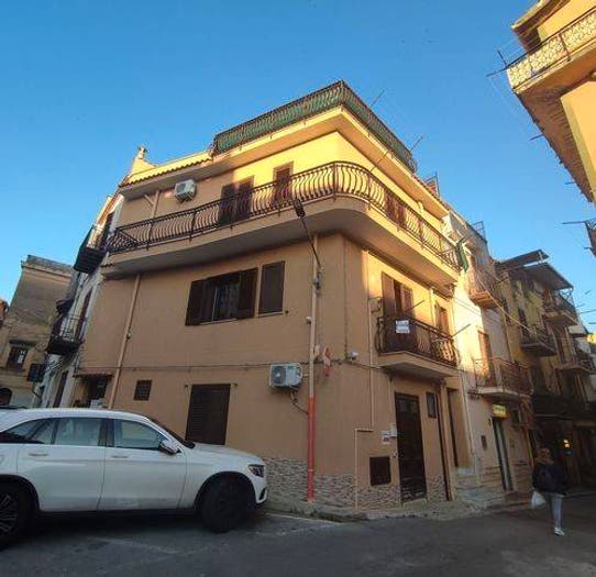 Casa in vendita in Piazza Flora, Montelepre