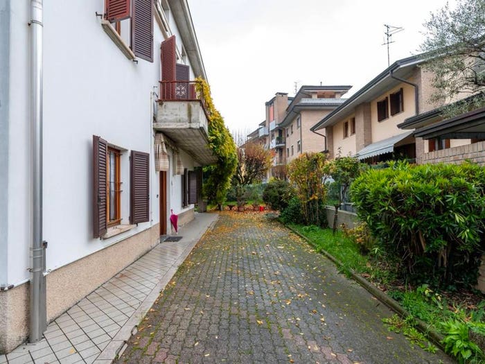 Casa con 6 locali in vendita in Via Ettore Regalia, San Leonardo, Parma